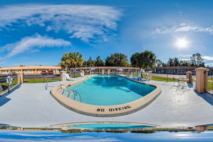 Pool 10 of 35