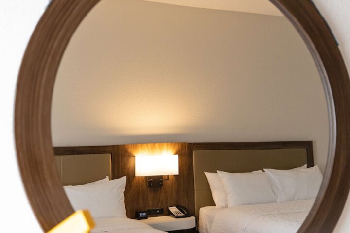 Room 42 of 99
