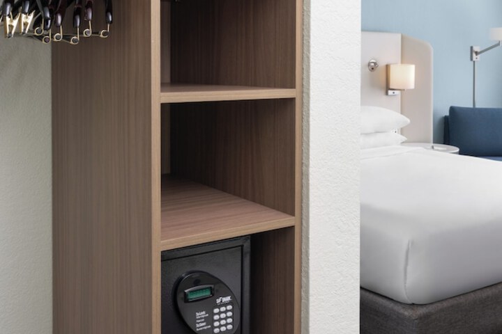 Room 13 of 60