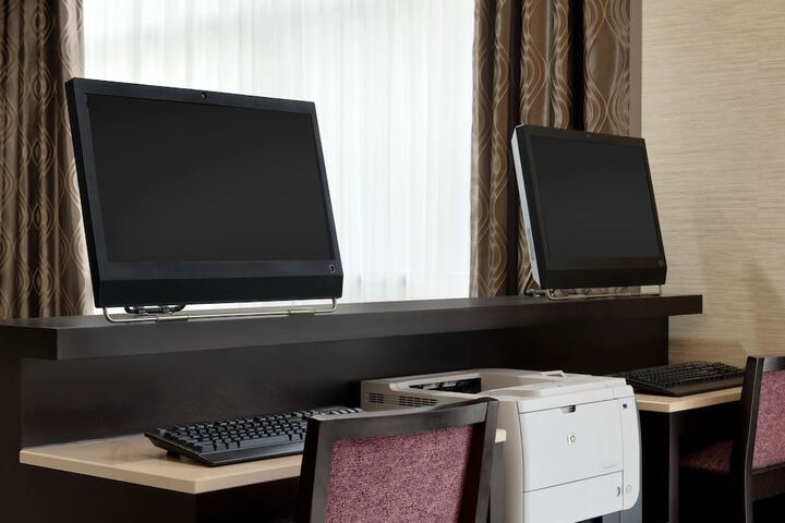 DoubleTree by Hilton Milwaukee - Brookfield