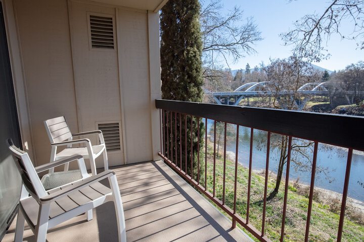 Riverside Inn