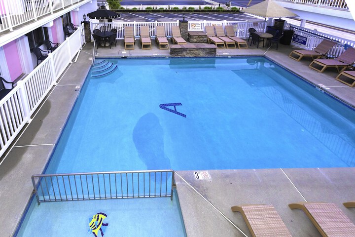 Pool 4 of 21