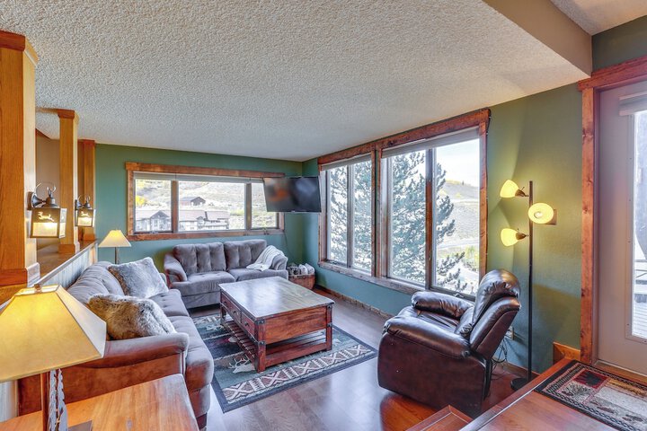 Ski-in / ski-out Granby Ranch Escape With Balcony!