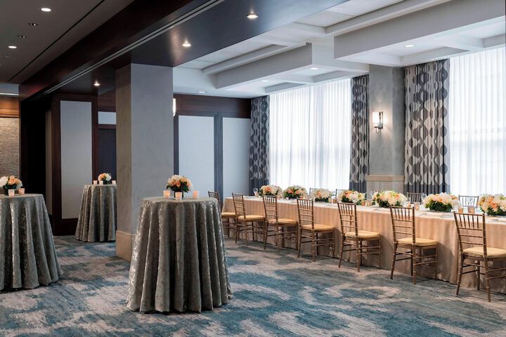 Ballroom/Hall 66 of 76