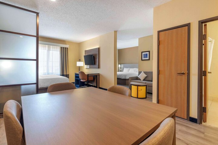 Room 30 of 48