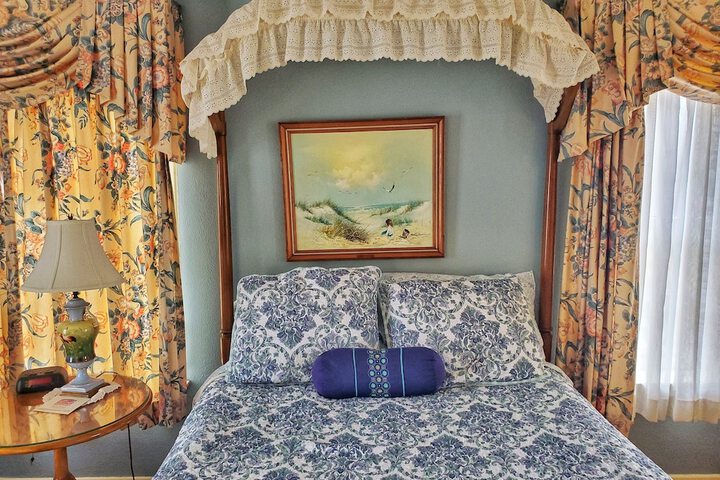 Montague Inn