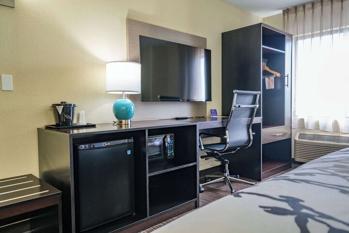 Room 16 of 28