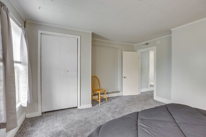Pet-friendly Auburn Apartment w / Balcony!