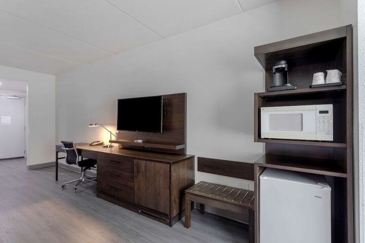 Room 16 of 38