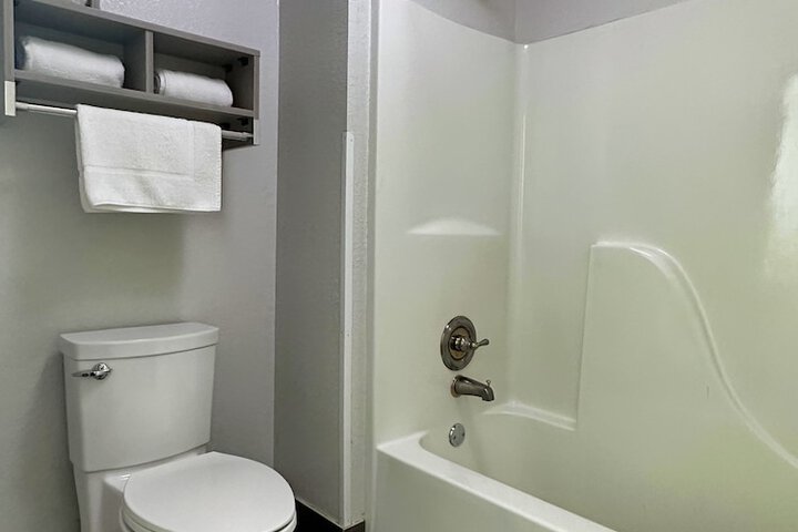 Super 8 by Wyndham Prattville Montgomery