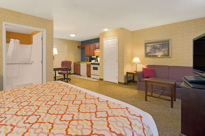 Room 9 of 16