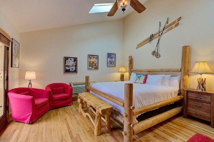 Room 6 of 10