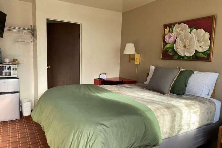 Room 10 of 13
