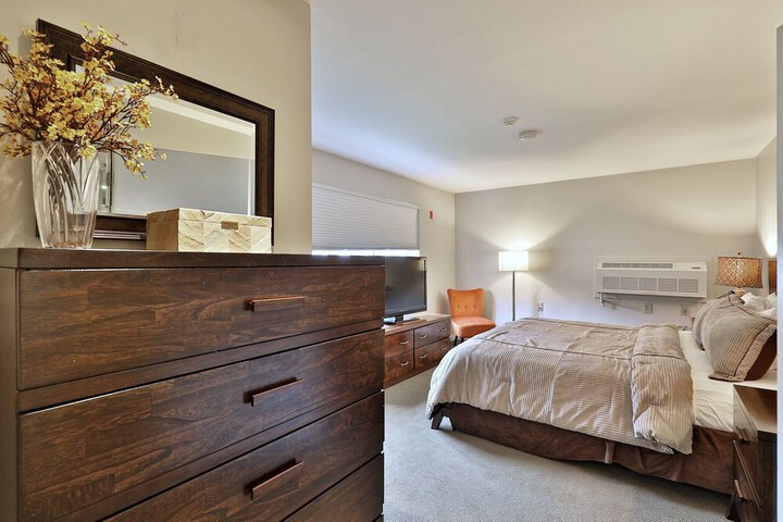 Room 160 of 213
