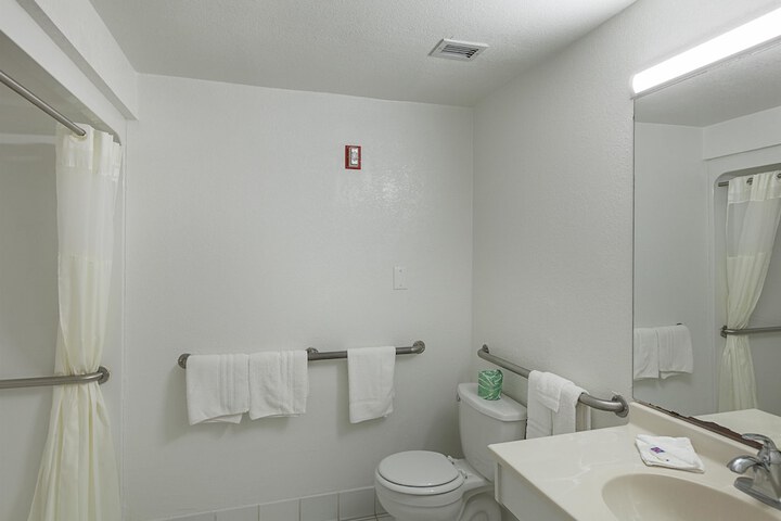 Room 13 of 30