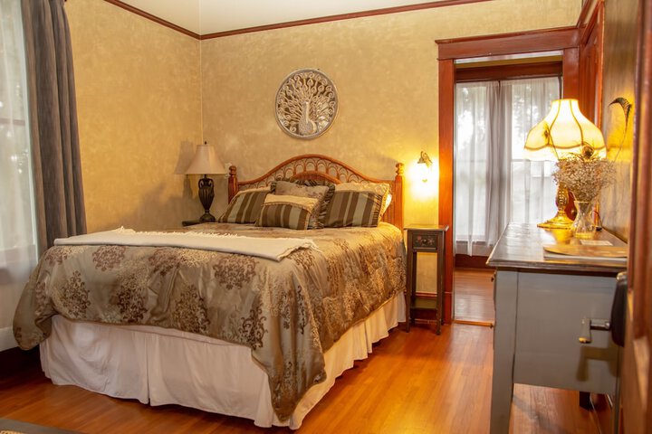 Oakland Manor House