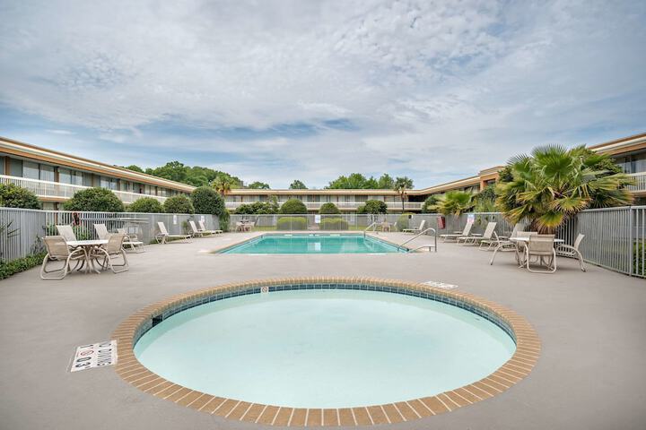 Pool 4 of 44