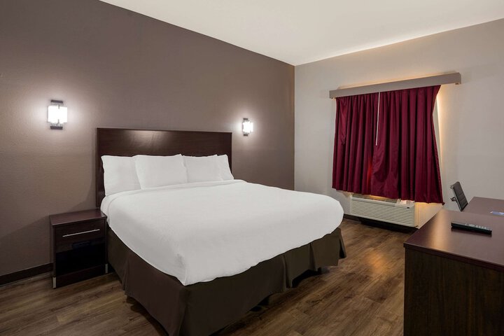 Room 17 of 28