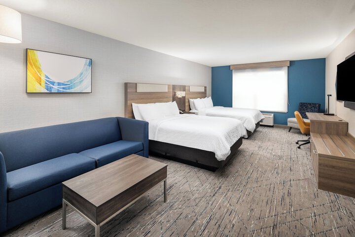 Holiday Inn Express & Suites Green Bay East by IHG
