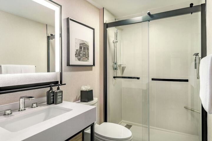 Sheraton Commander Hotel