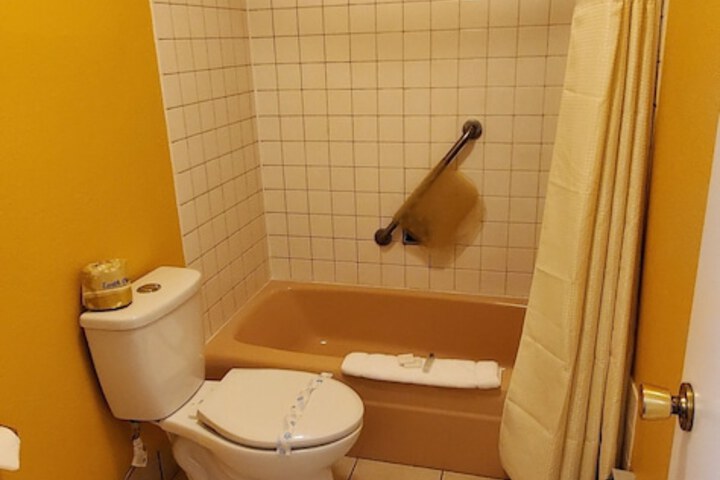 Room 6 of 36