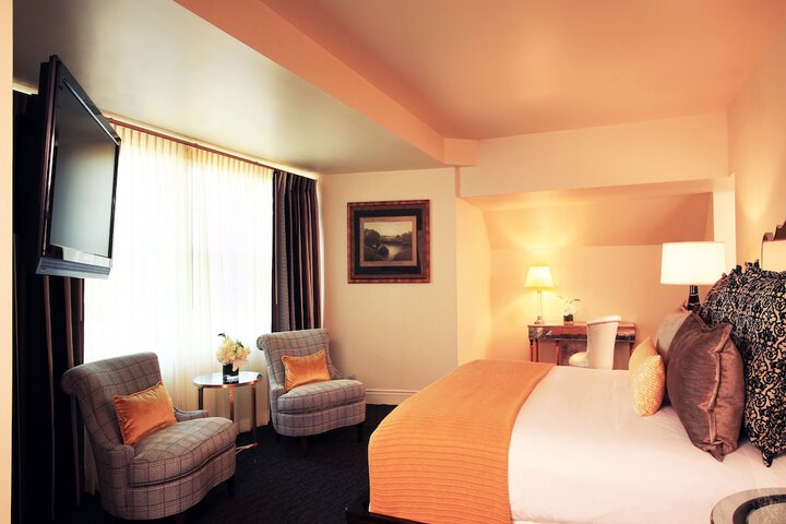 Hotel Roanoke & Conference Center Curio Collection by Hilton