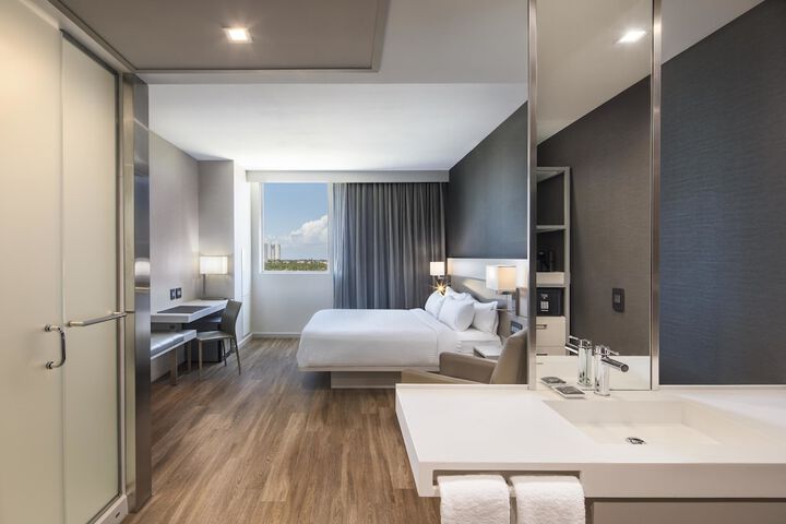 Room 45 of 76
