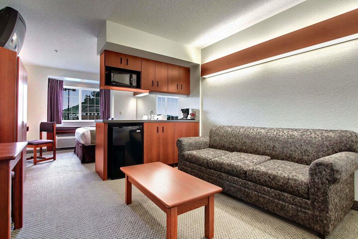 Room 4 of 9