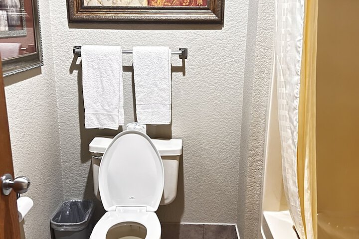 Room 10 of 26