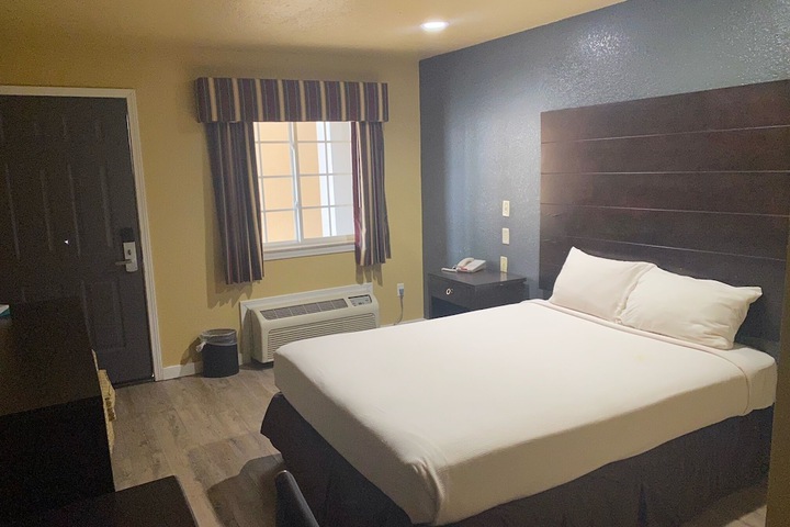 Woodridge Inn and Suites