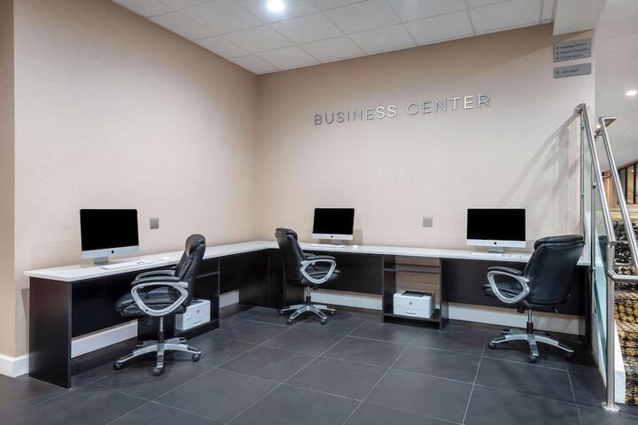 Business Center 85 of 104