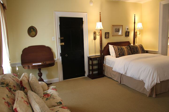 Room 53 of 235