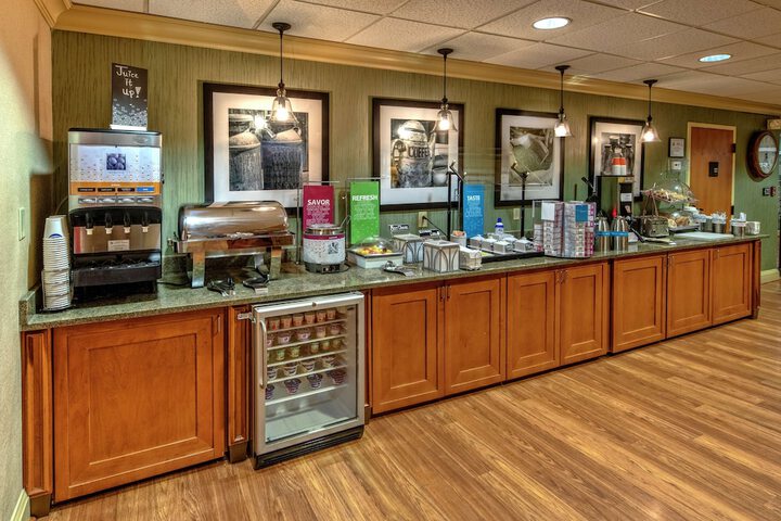 Hampton Inn by Hilton Charlotte / Matthews
