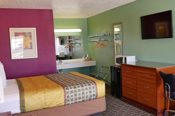 Room 26 of 35