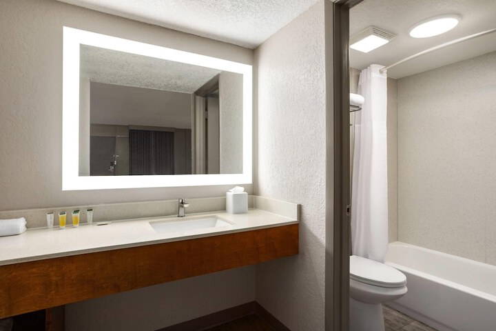 Days Inn by Wyndham Apopka / Orlando