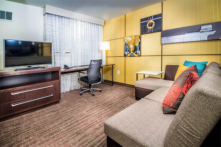 Room 28 of 77