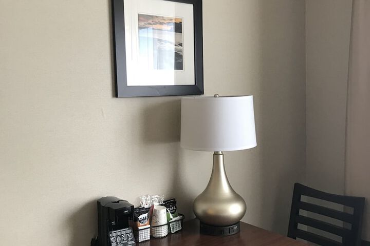 Room 33 of 64