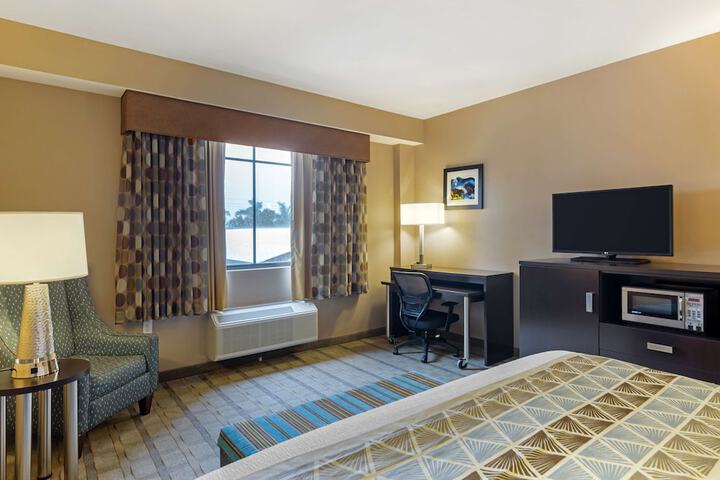 Room 11 of 34