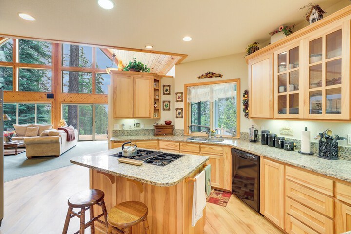 Cozy Chester Home w / Patio & Lake Access!