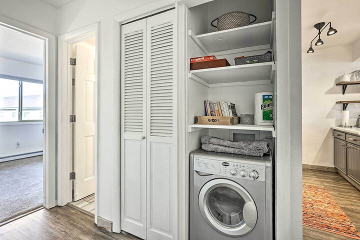 Condo w / Balcony & Views - Steps to Ski Shuttle!