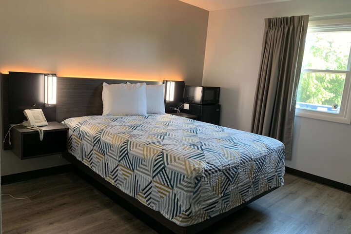 Room 12 of 16