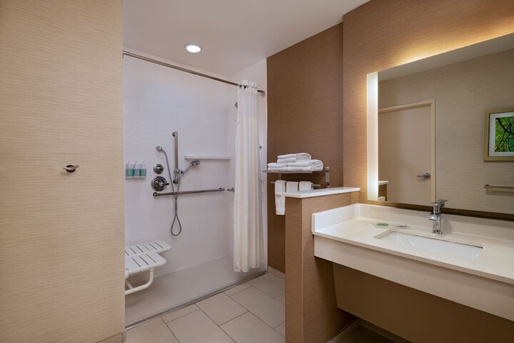 Room 13 of 25