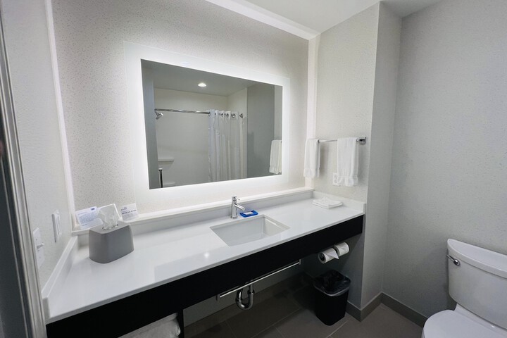 Holiday Inn Express & Suites Salinas by IHG