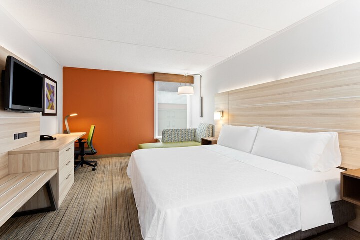 Room 17 of 38
