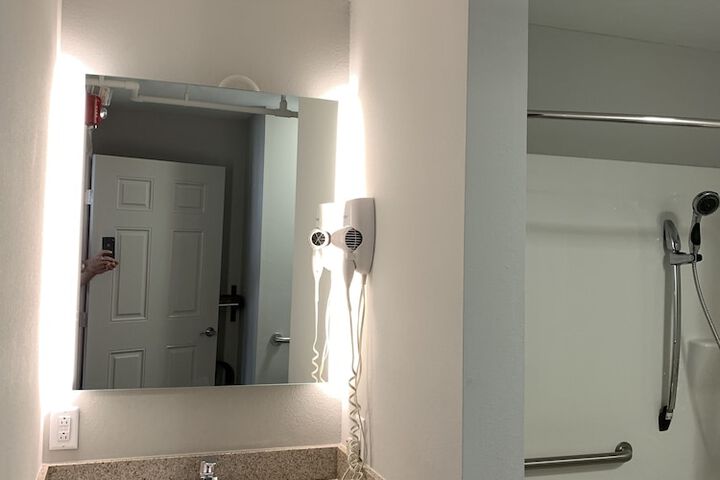 Room 16 of 35