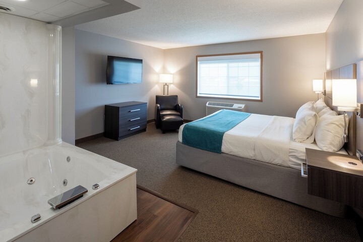 Paynesville Inn & Suites