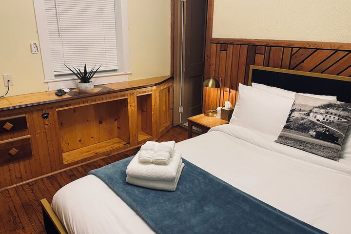 Room 25 of 156