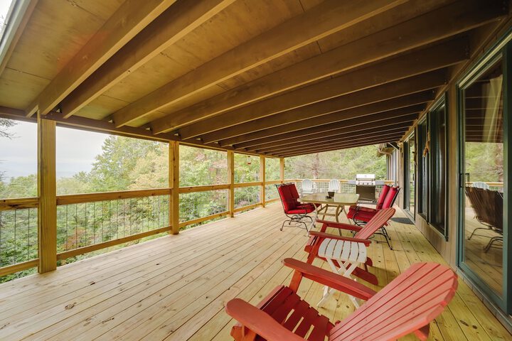 Robbinsville Vacation Rental w / Covered Balcony