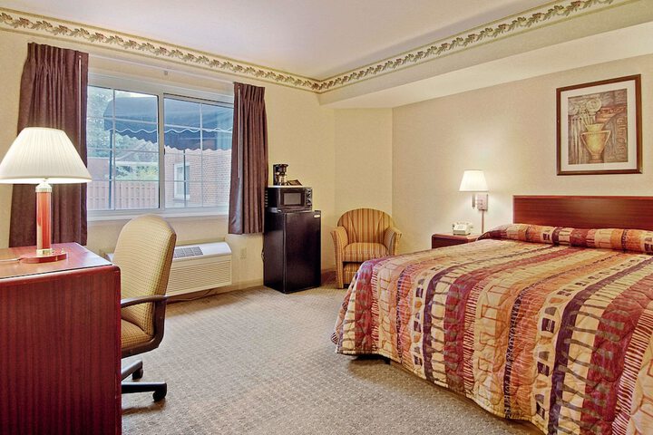 Days Inn by Wyndham Cleveland Lakewood