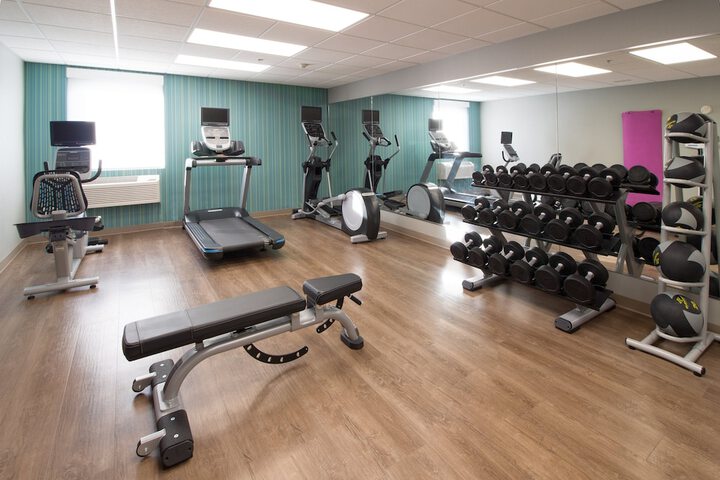 Holiday Inn Express & Suites Worthington by IHG